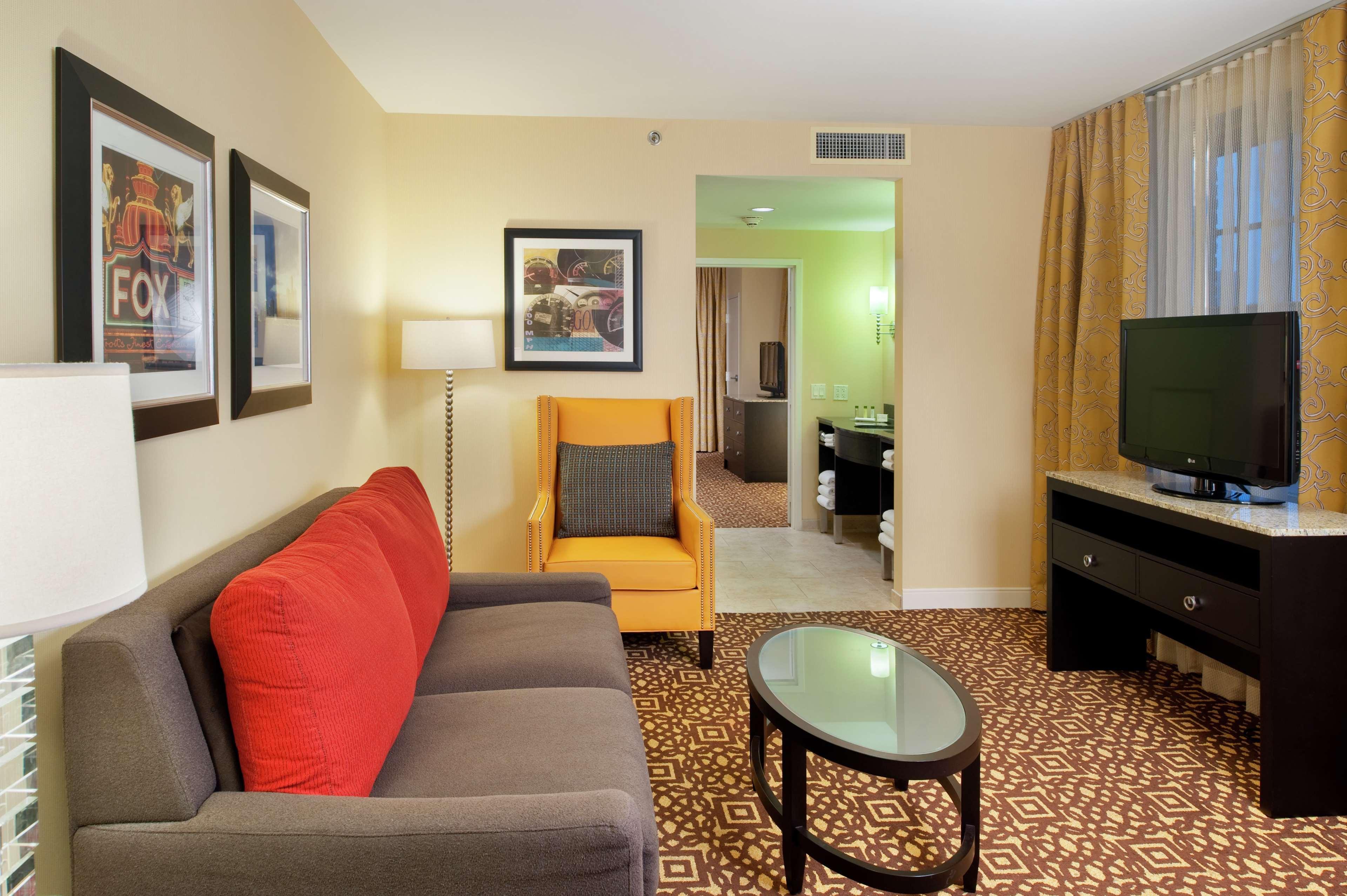 Doubletree Suites By Hilton Hotel Detroit Downtown - Fort Shelby Chambre photo